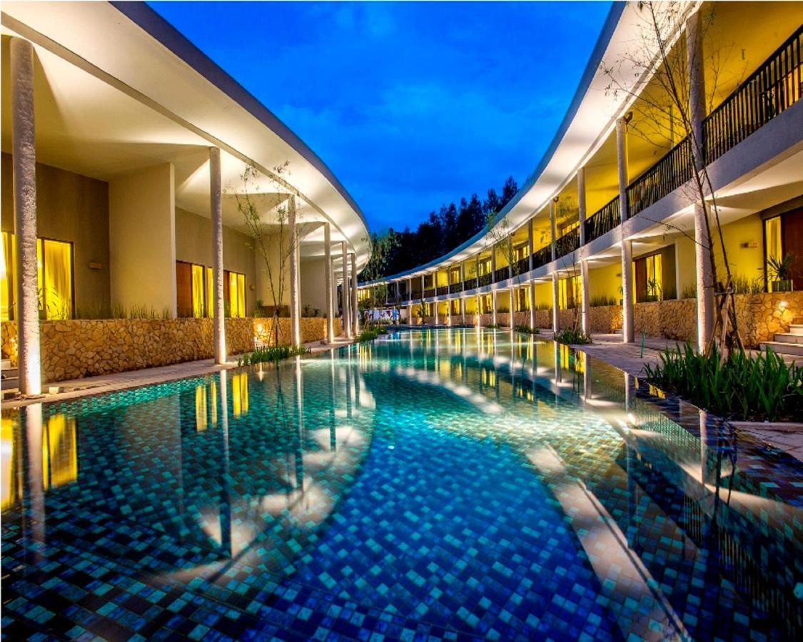 Hotel Neo+ Green Savana Sentul City โบกอร์ ภายนอก รูปภาพ