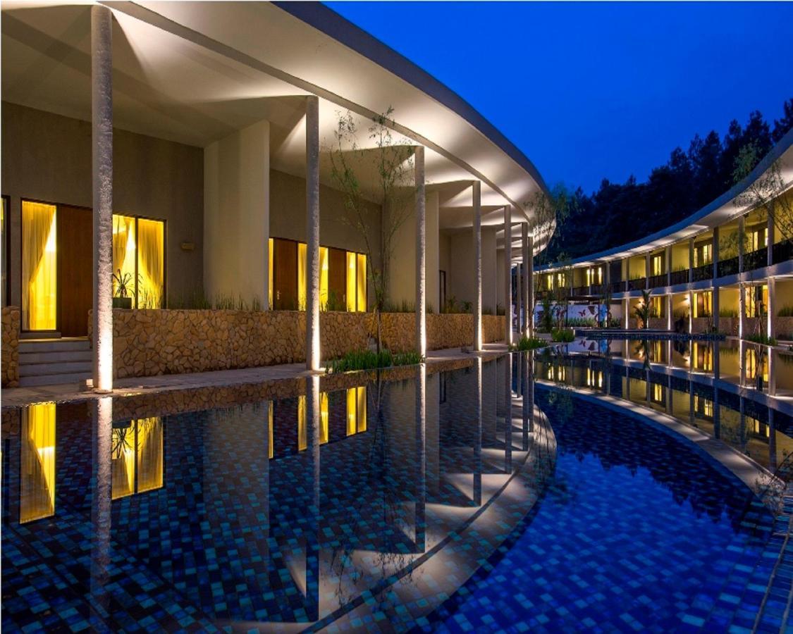 Hotel Neo+ Green Savana Sentul City โบกอร์ ภายนอก รูปภาพ