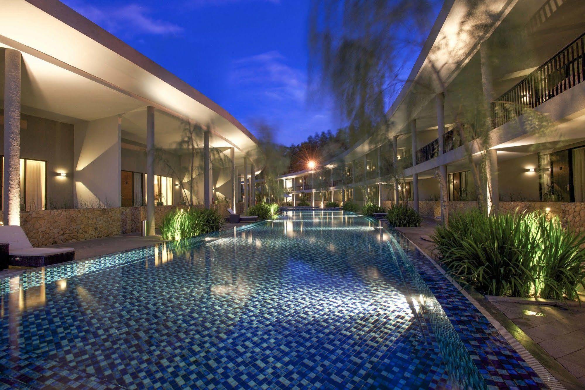 Hotel Neo+ Green Savana Sentul City โบกอร์ ภายนอก รูปภาพ